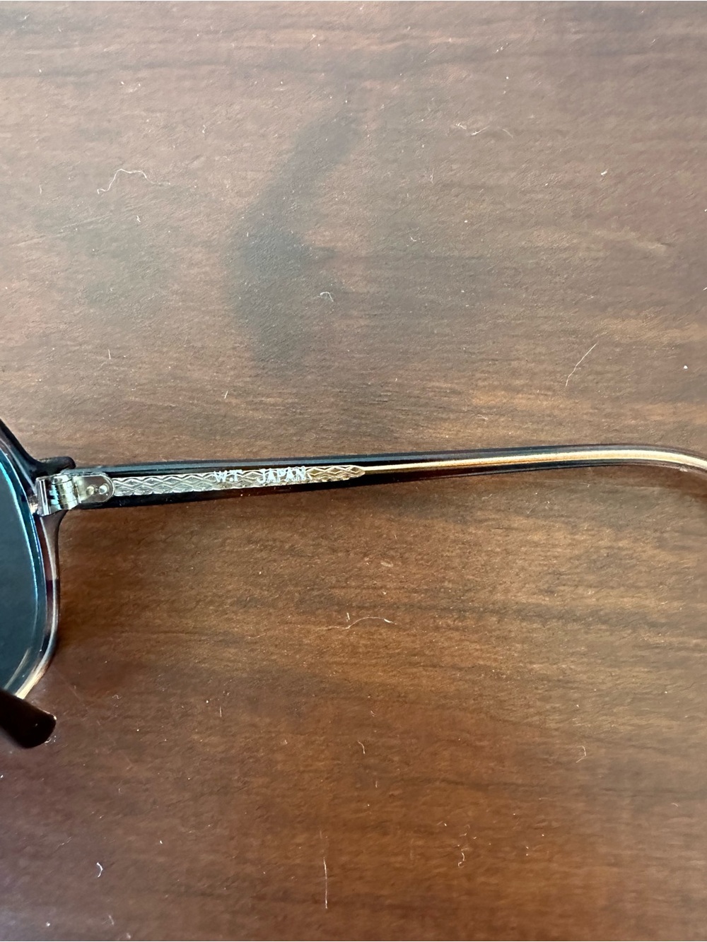 Vintage-Style Brown Tortoiseshell Sunglasses with Dark Lenses - Picture 4 of 4